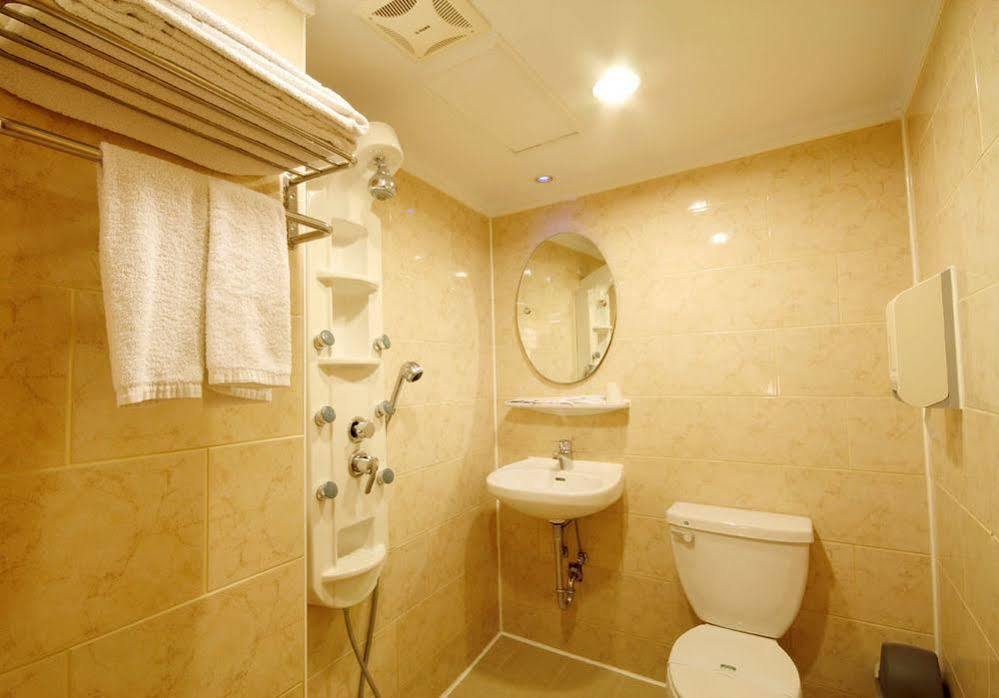 Kindness Hotel Weiwuying Kaohsiung Exterior photo