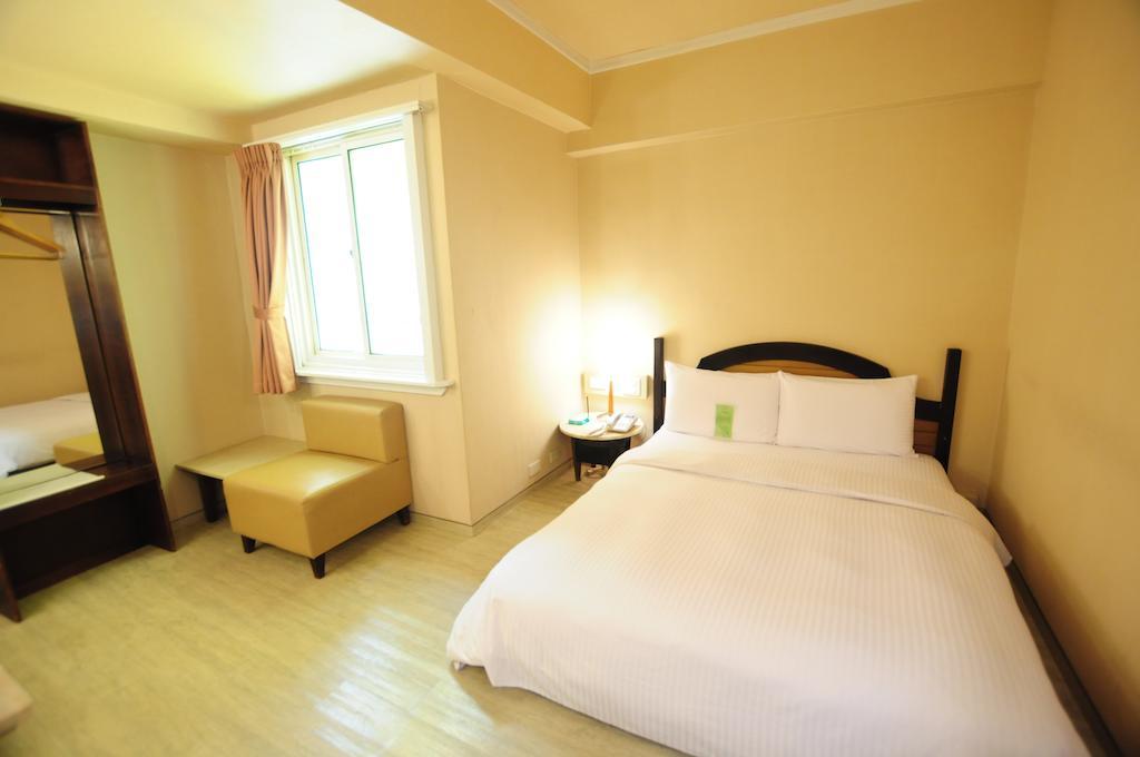 Kindness Hotel Weiwuying Kaohsiung Room photo